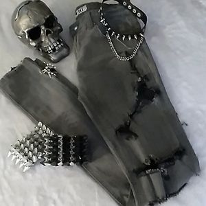 HOT-TOPIC distressed skinny jeans